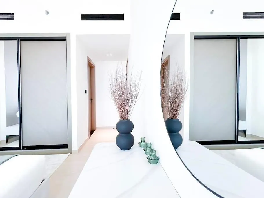 City Views & Comforts At Binghatti Corner Dubai