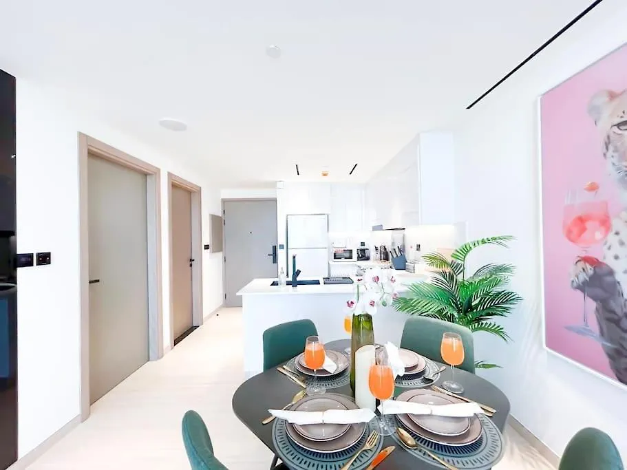 Apartment City Views & Comforts At Binghatti Corner Dubai